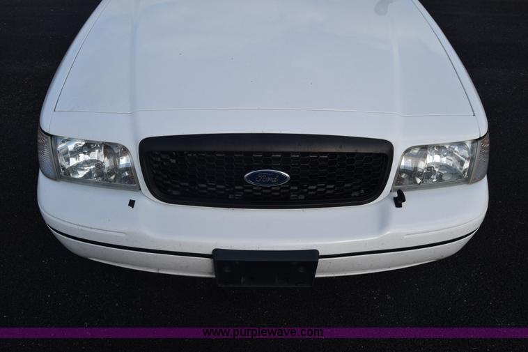 image for item L6353 2011 Ford Crown Victoria Police Interceptor