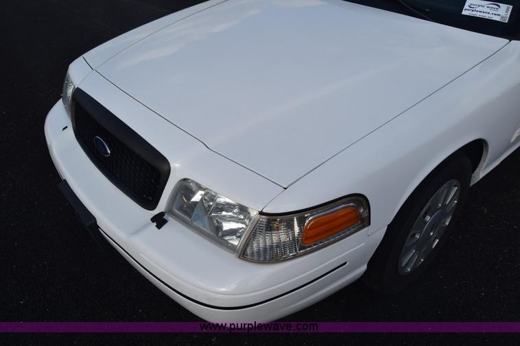 image for item L6353 2011 Ford Crown Victoria Police Interceptor