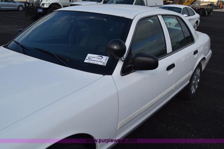 image for item L6353 2011 Ford Crown Victoria Police Interceptor