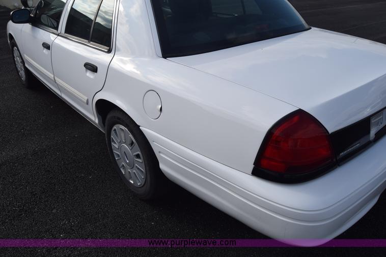 image for item L6353 2011 Ford Crown Victoria Police Interceptor