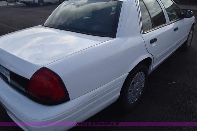 image for item L6353 2011 Ford Crown Victoria Police Interceptor