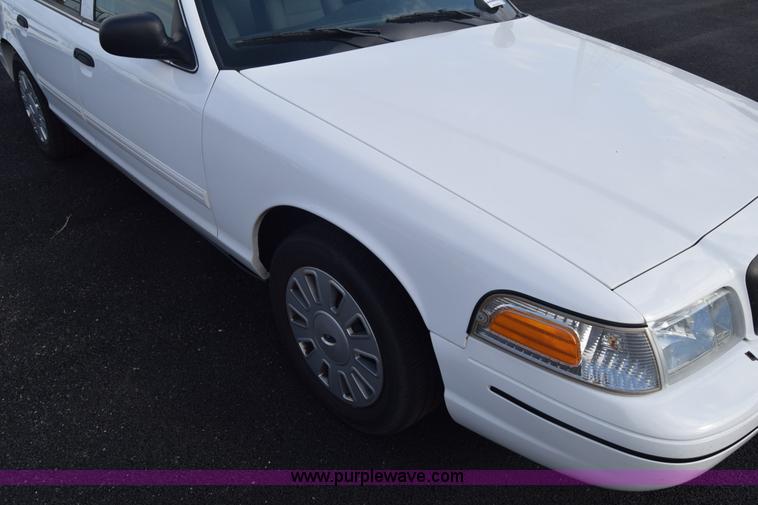 image for item L6353 2011 Ford Crown Victoria Police Interceptor