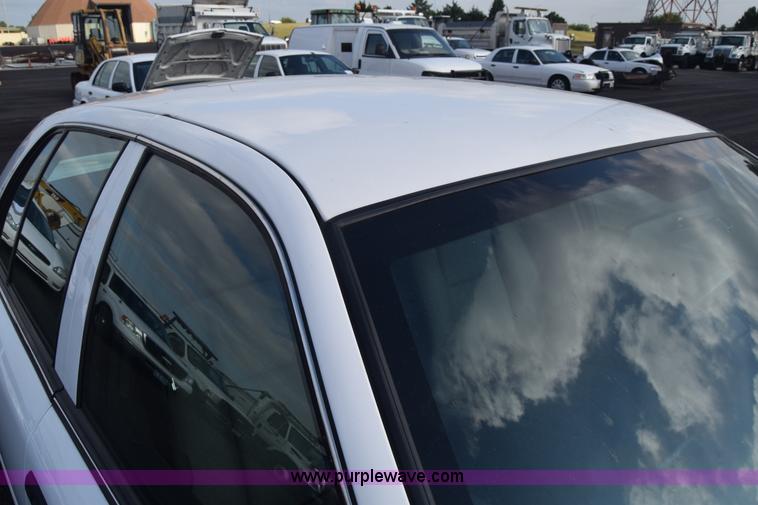 image for item L6353 2011 Ford Crown Victoria Police Interceptor