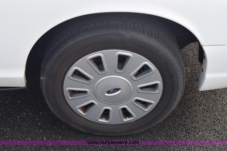 image for item L6353 2011 Ford Crown Victoria Police Interceptor