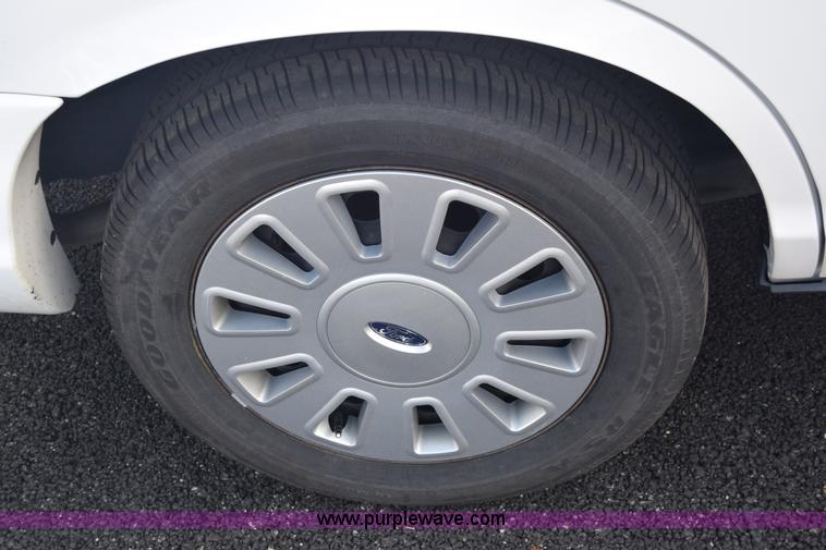 image for item L6353 2011 Ford Crown Victoria Police Interceptor