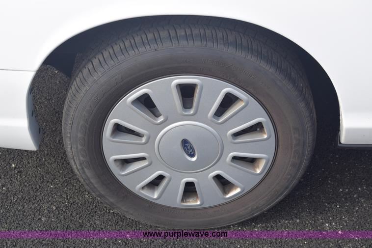 image for item L6353 2011 Ford Crown Victoria Police Interceptor