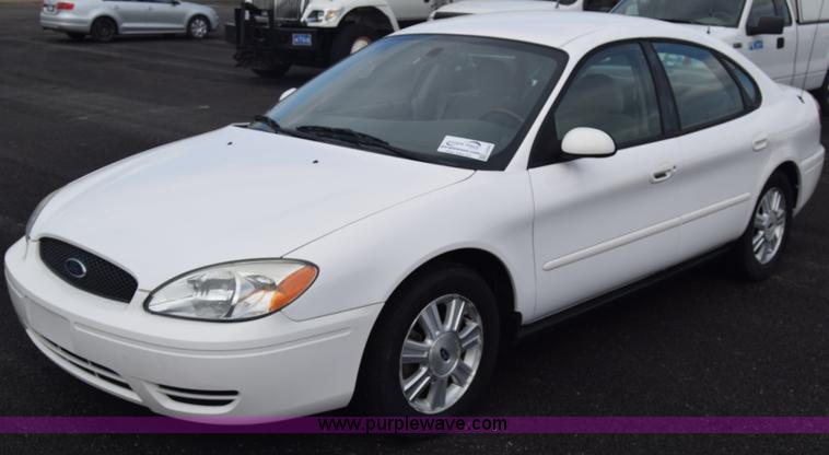 image for item L6354 2005 Ford Taurus SEL