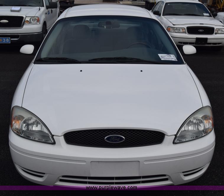 image for item L6354 2005 Ford Taurus SEL