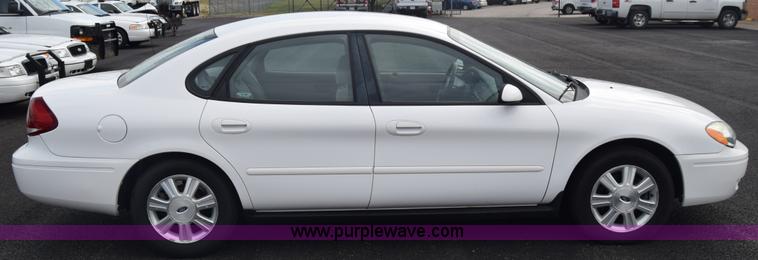 image for item L6354 2005 Ford Taurus SEL