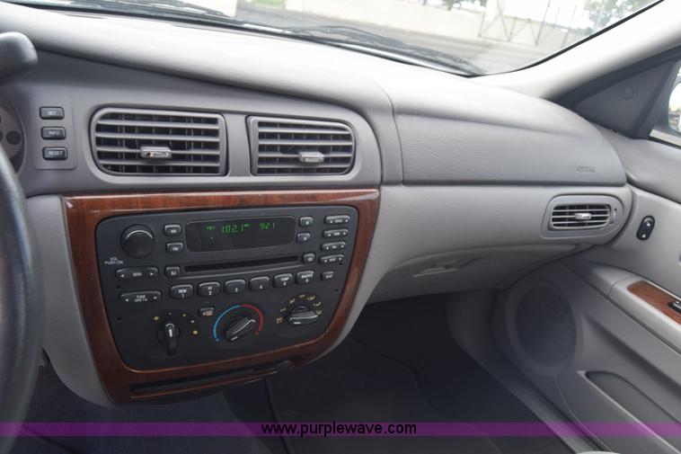 image for item L6354 2005 Ford Taurus SEL