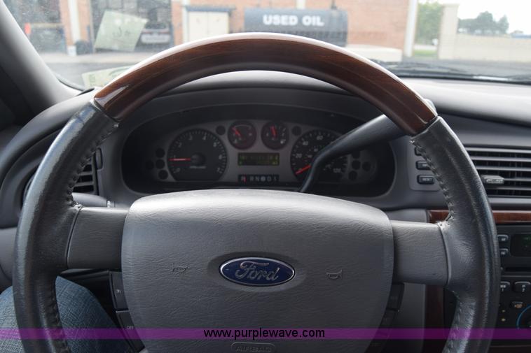 image for item L6354 2005 Ford Taurus SEL