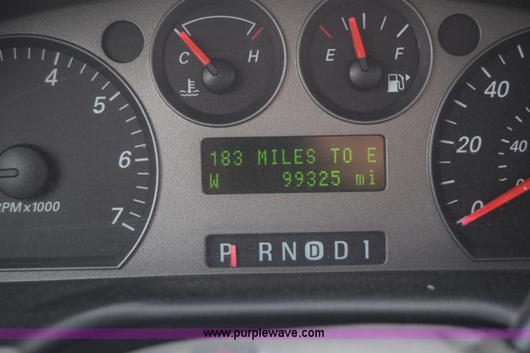 image for item L6354 2005 Ford Taurus SEL