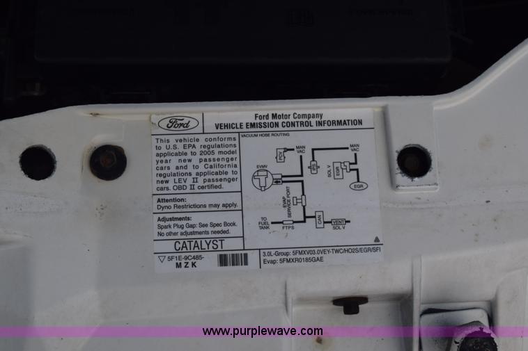 image for item L6354 2005 Ford Taurus SEL
