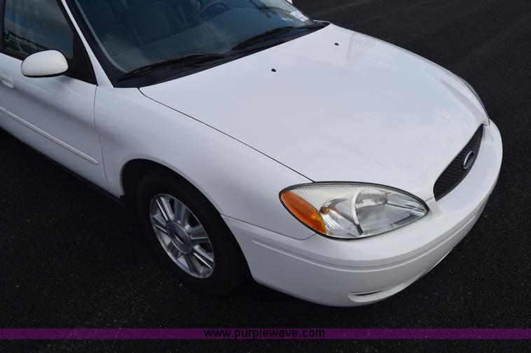 image for item L6354 2005 Ford Taurus SEL