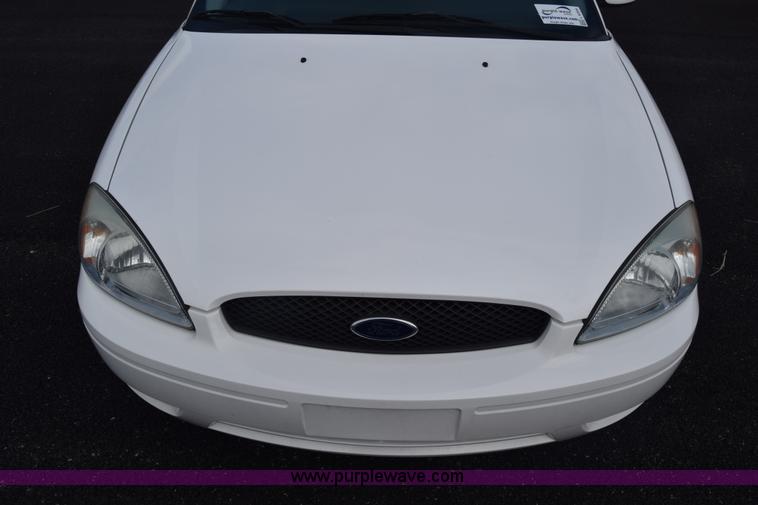 image for item L6354 2005 Ford Taurus SEL
