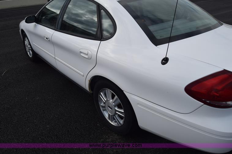 image for item L6354 2005 Ford Taurus SEL
