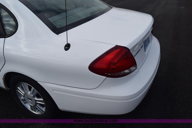 image for item L6354 2005 Ford Taurus SEL