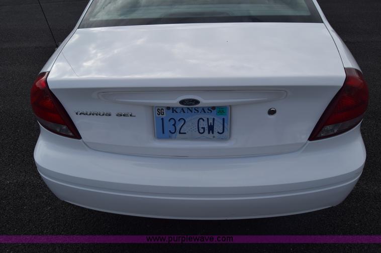 image for item L6354 2005 Ford Taurus SEL