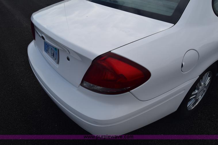 image for item L6354 2005 Ford Taurus SEL
