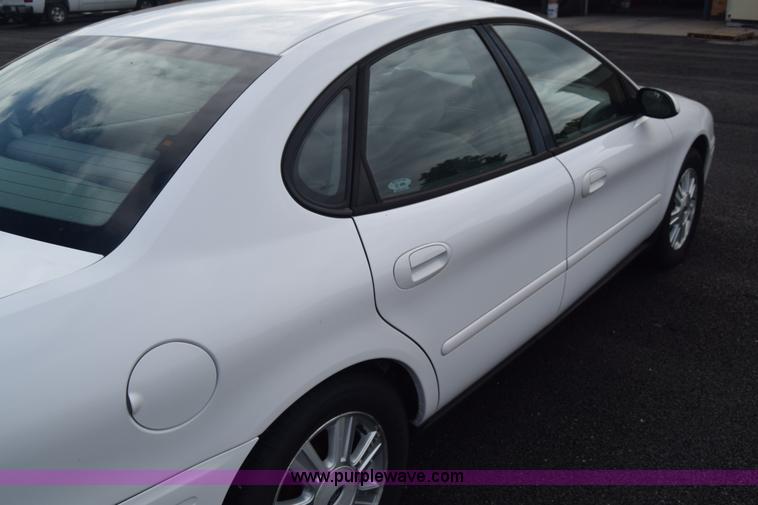 image for item L6354 2005 Ford Taurus SEL