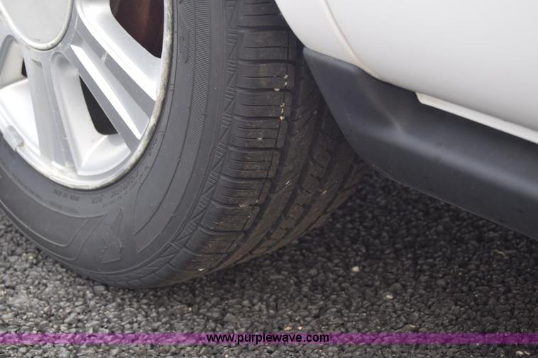 image for item L6354 2005 Ford Taurus SEL