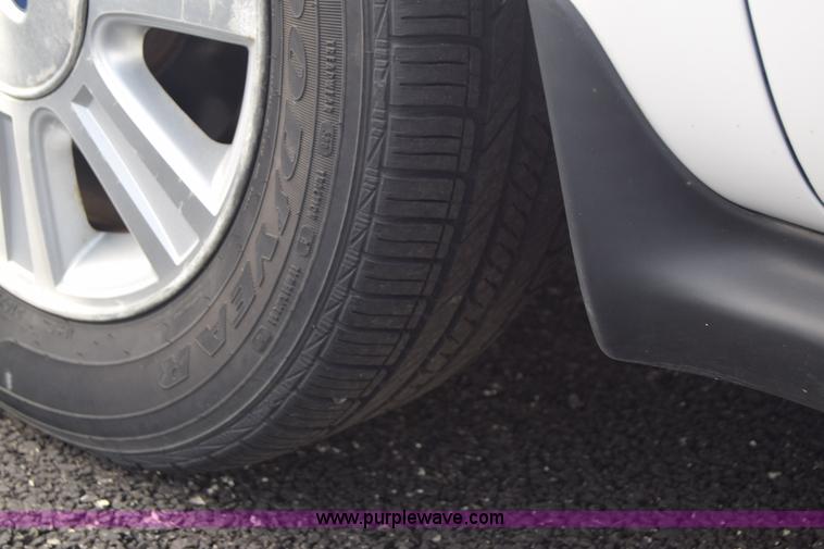 image for item L6354 2005 Ford Taurus SEL