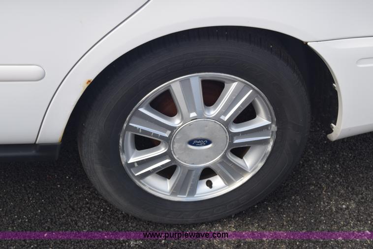 image for item L6354 2005 Ford Taurus SEL