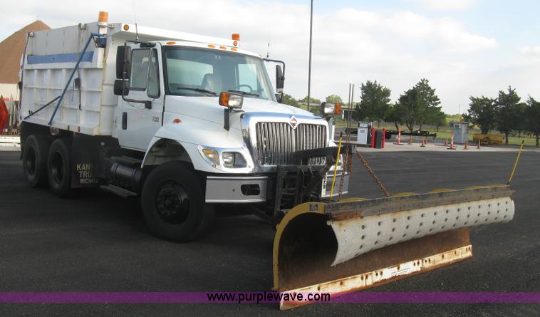 image for item L6355 2004 International 7400 dump truck