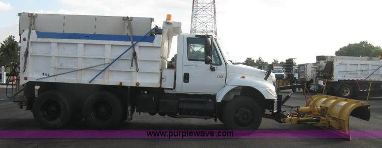 image for item L6355 2004 International 7400 dump truck