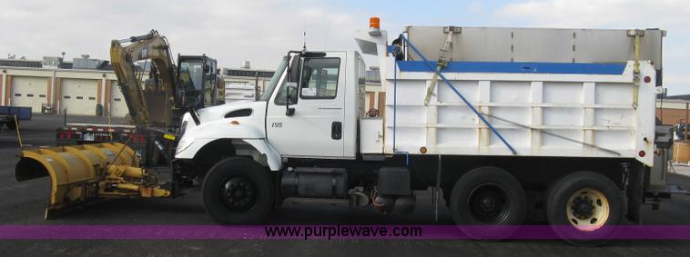 image for item L6355 2004 International 7400 dump truck