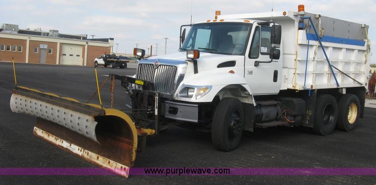 image for item L6355 2004 International 7400 dump truck