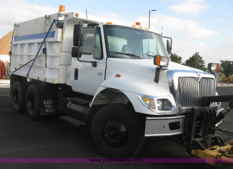 image for item L6355 2004 International 7400 dump truck