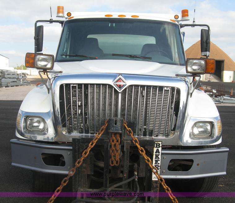 image for item L6355 2004 International 7400 dump truck