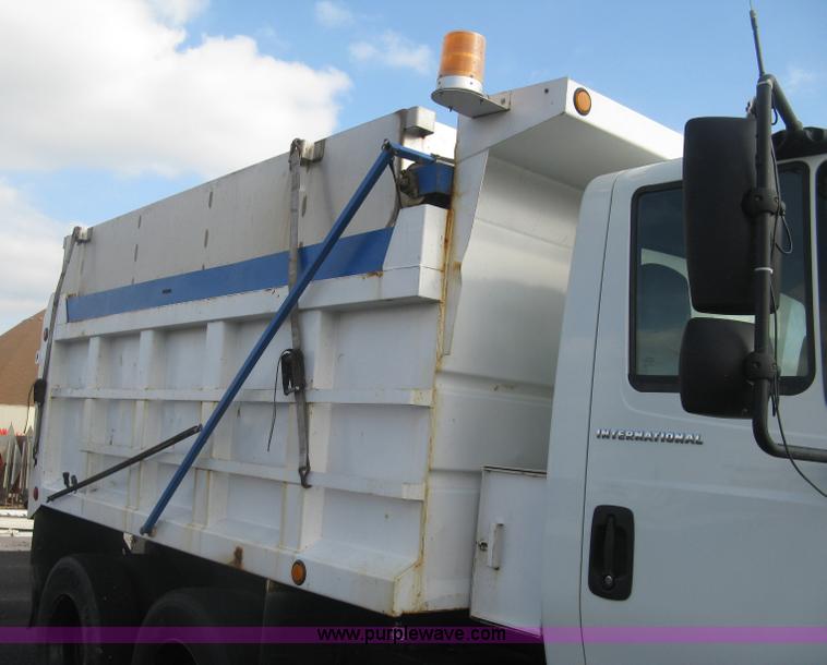 image for item L6355 2004 International 7400 dump truck