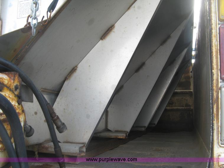 image for item L6355 2004 International 7400 dump truck