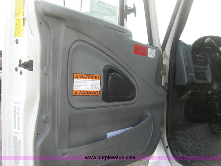 image for item L6355 2004 International 7400 dump truck