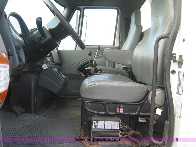 image for item L6355 2004 International 7400 dump truck