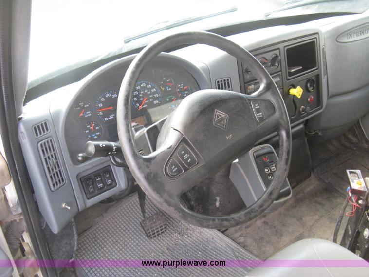 image for item L6355 2004 International 7400 dump truck