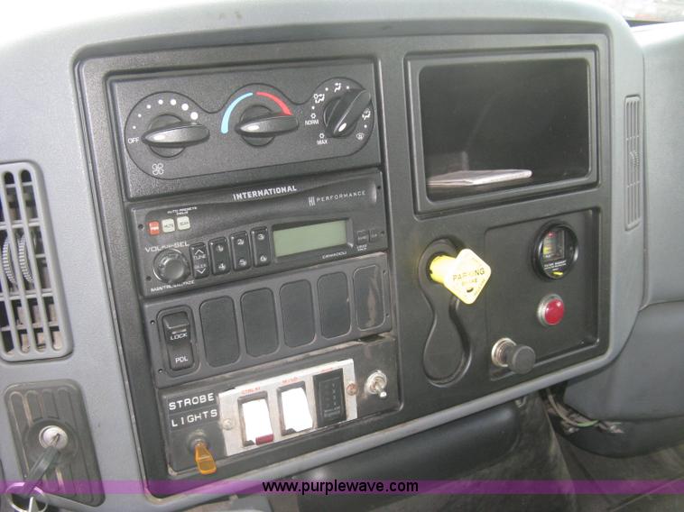 image for item L6355 2004 International 7400 dump truck