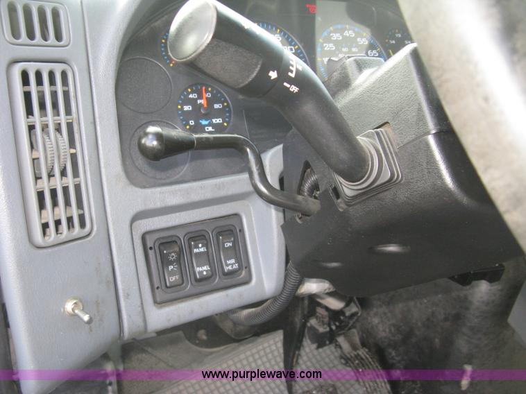 image for item L6355 2004 International 7400 dump truck