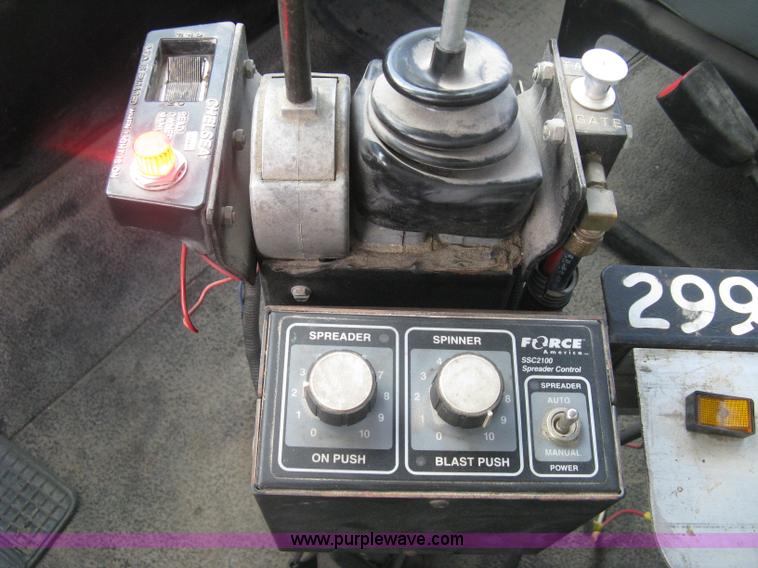 image for item L6355 2004 International 7400 dump truck