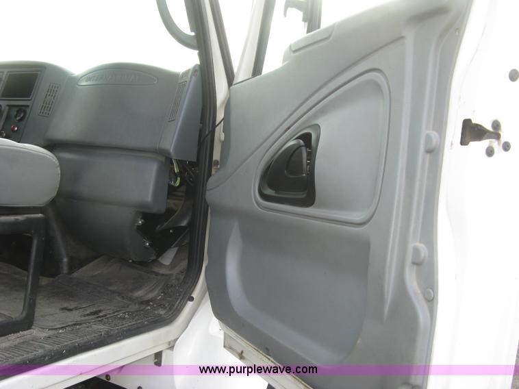 image for item L6355 2004 International 7400 dump truck