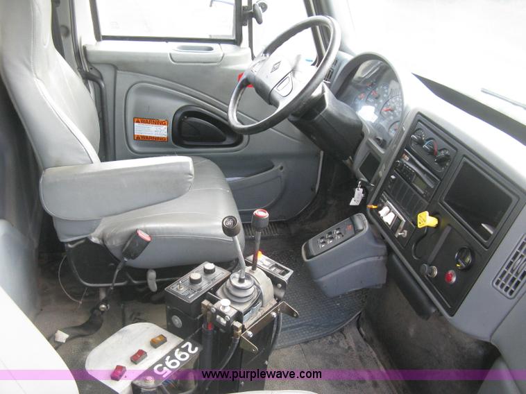 image for item L6355 2004 International 7400 dump truck
