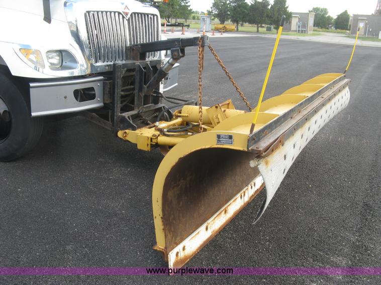 image for item L6355 2004 International 7400 dump truck