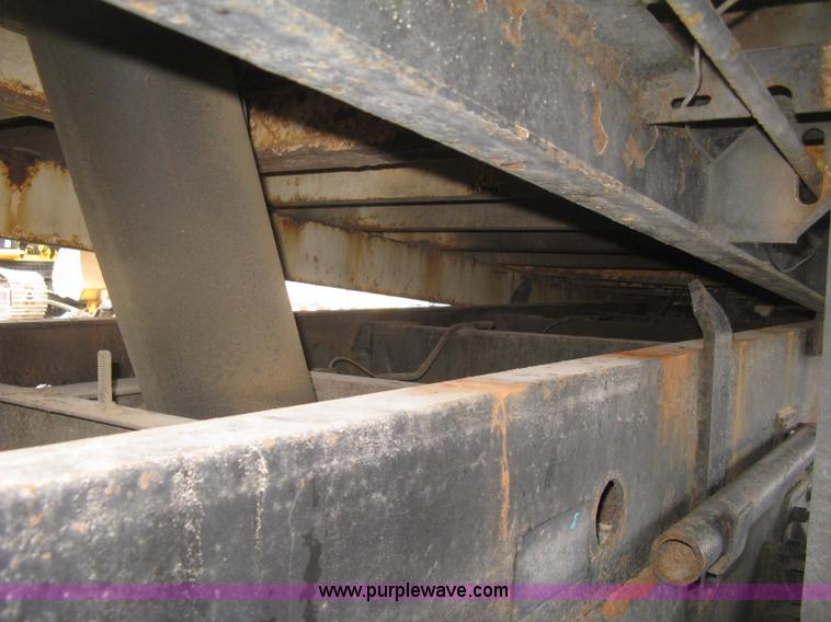 image for item L6355 2004 International 7400 dump truck