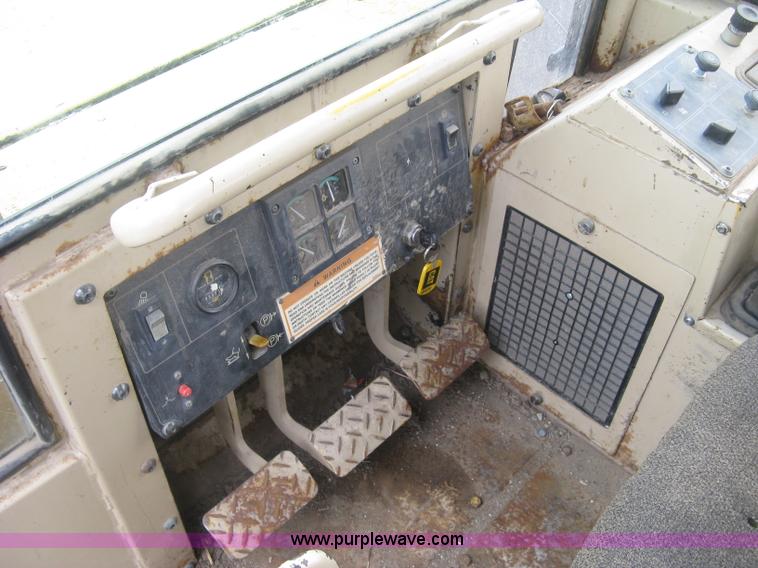 image for item L6356 1996 Caterpillar 939 track loader