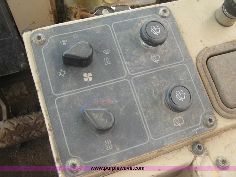 image for item L6356 1996 Caterpillar 939 track loader