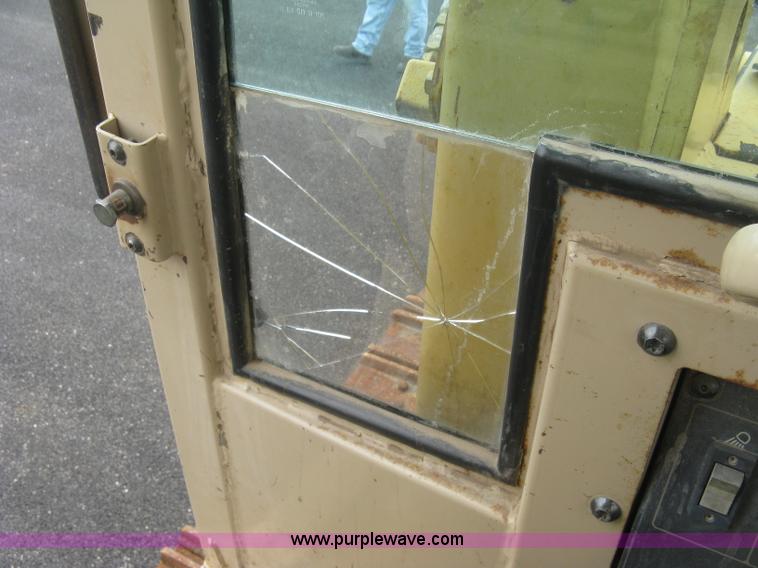 image for item L6356 1996 Caterpillar 939 track loader