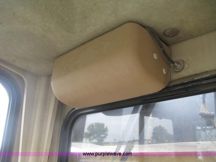 image for item L6356 1996 Caterpillar 939 track loader