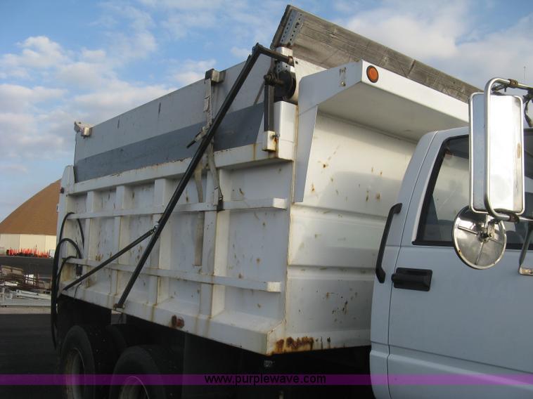 image for item L6357 2002 GMC C7500 dump truck
